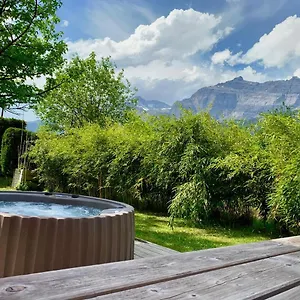 chalet-avec-balcon-grande-terrasse-avec-spa-prive.hotels-rhonealpes.com/